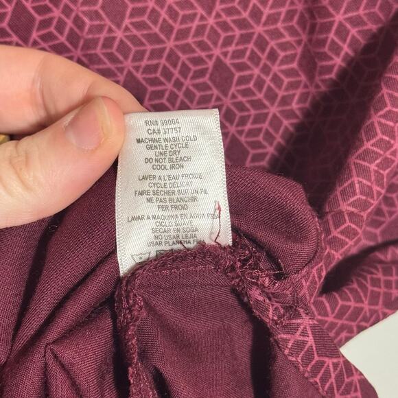 Women's Size S RVCA Trader Shirt Long Sleeve Burgundy Rayon Geometric Button Up - Picture 6 of 7